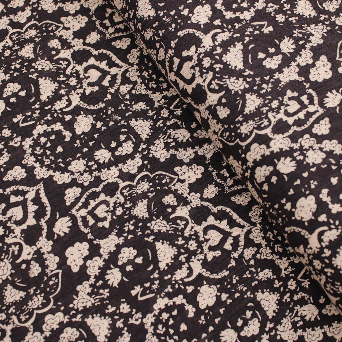 Aurora Crinkle Textured Henna Paisley Viscose - Black/Cream