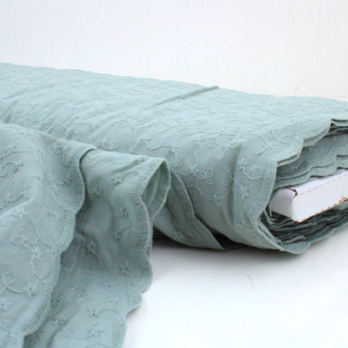 Scalloped Edge Mint