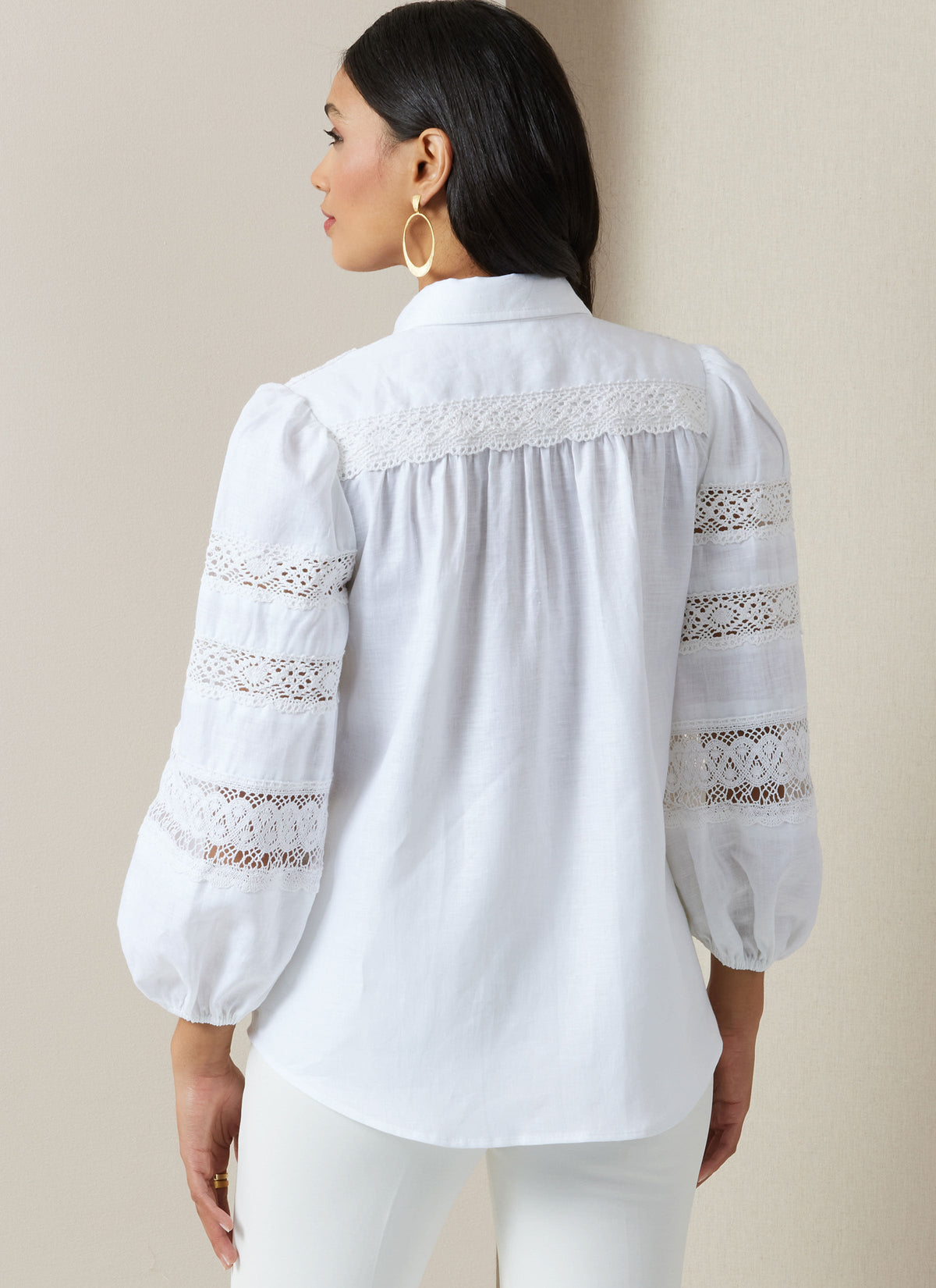 Vogue Misses' Blouses Sewing Pattern for Stylish Creations V2031