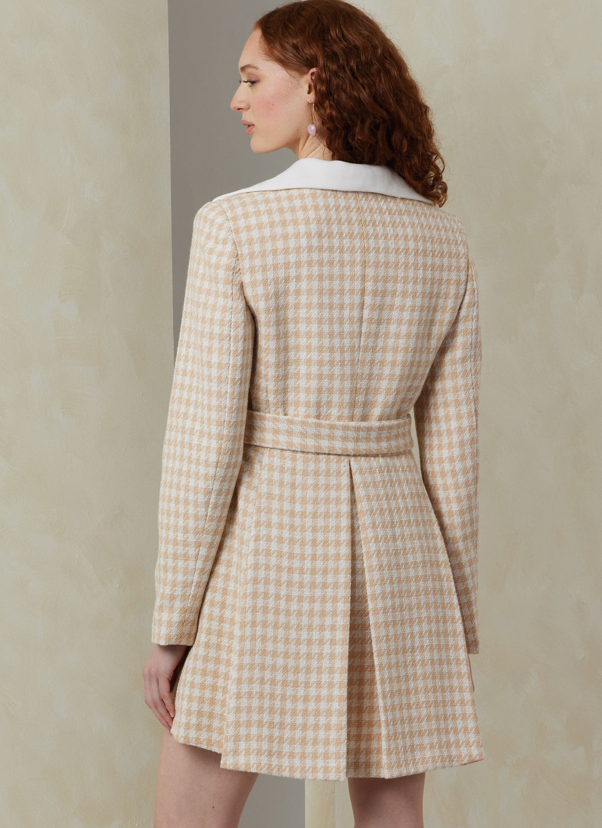 Vogue Misses' Coats Sewing Pattern for Stylish Creations V2092