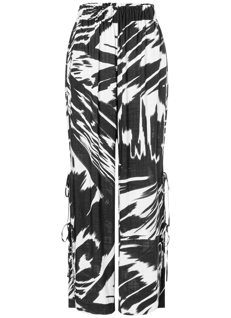 Burda Style Misses' Trousers Sewing Pattern B5743