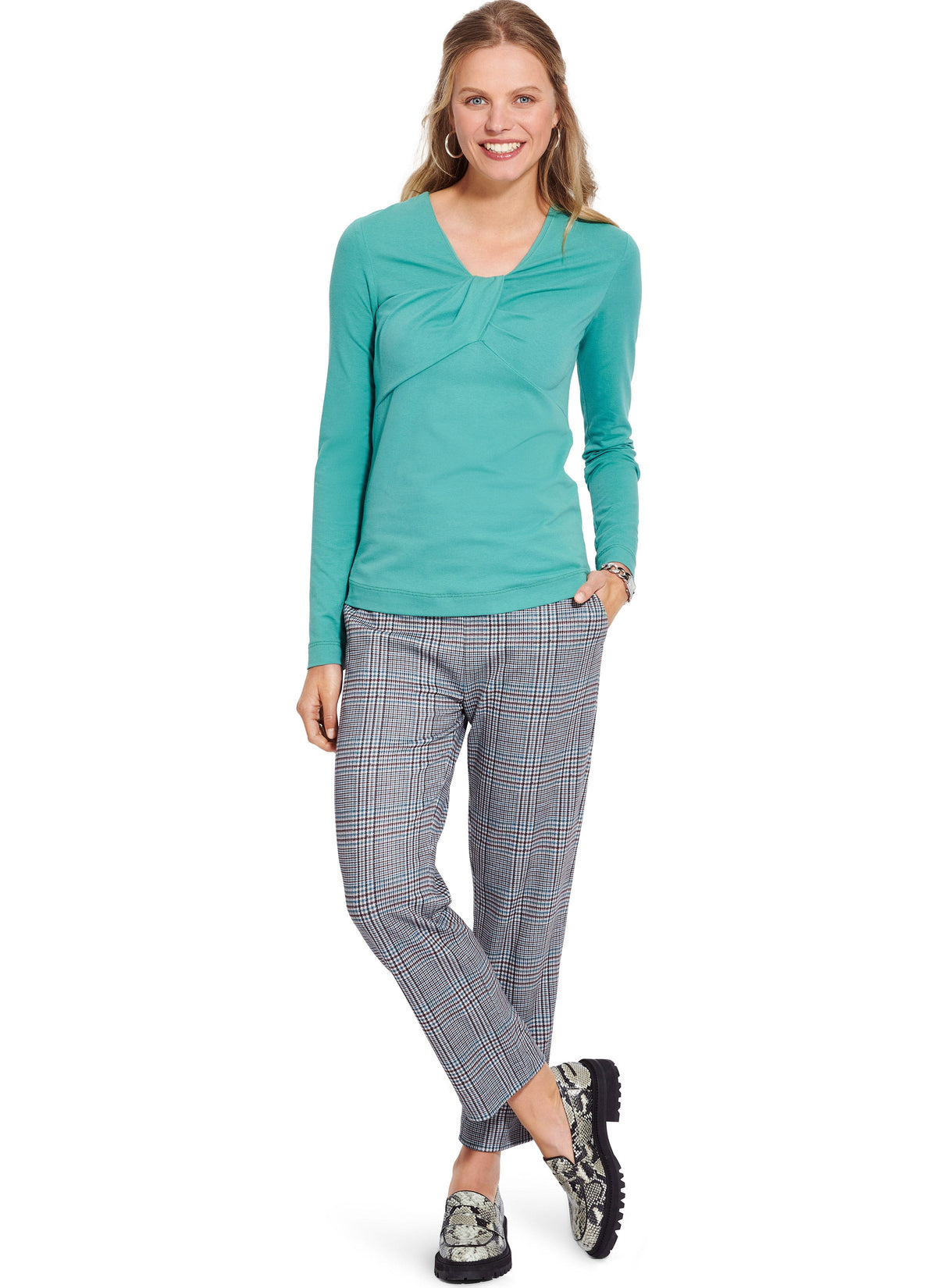 Burda Style Misses' Top Sewing Pattern for Fashion Enthusiasts B5886