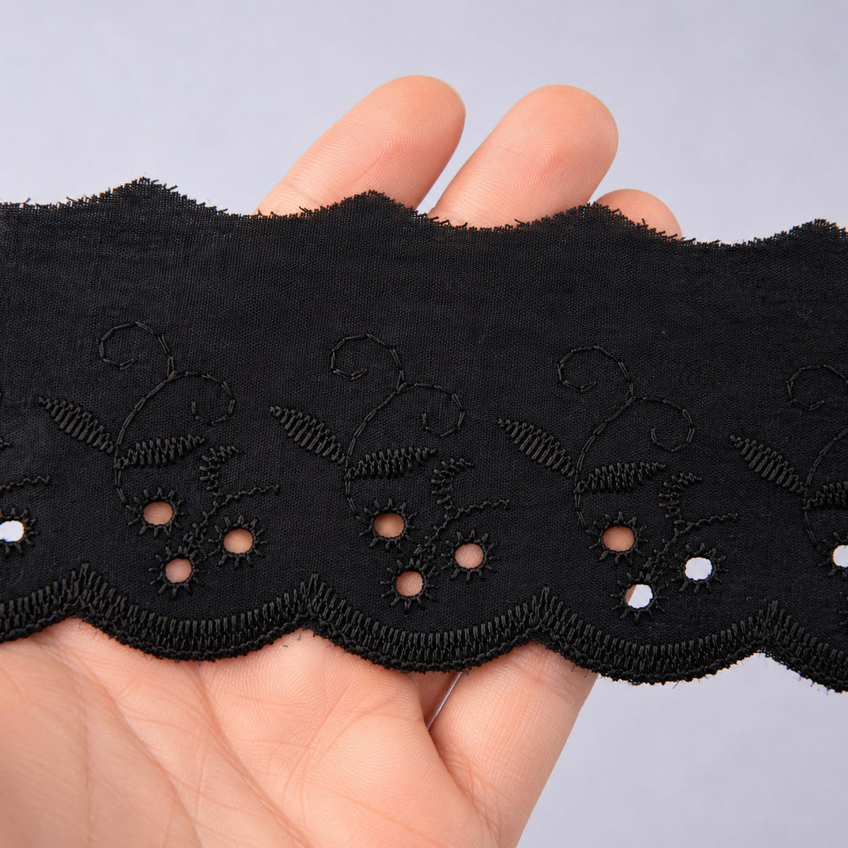 50mm Black Scalloped Edge
