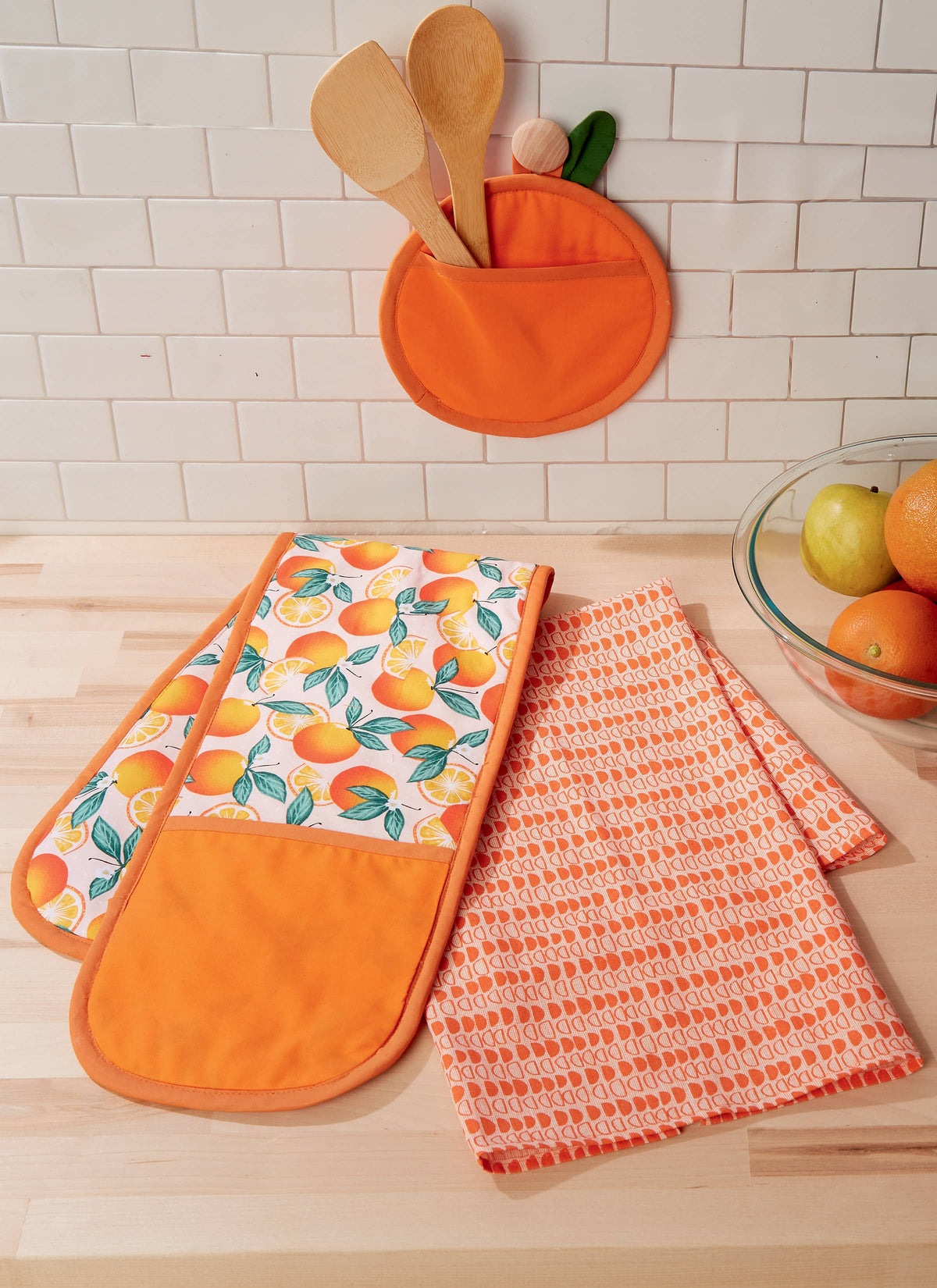 McCall’s Children's And Misses Aprons, Potholders And Tea Towel Sewing Pattern M8234