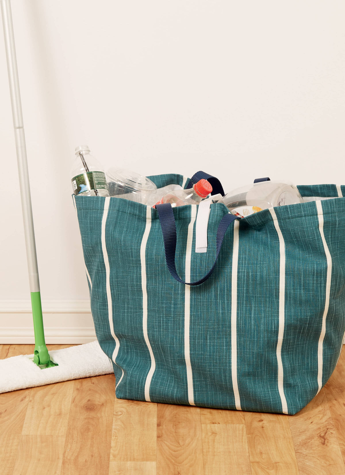 McCall’s Fruit And Vegetable Bags, Mop Pad, Coffee Filters, Bin And Bag Sewing Pattern M8236