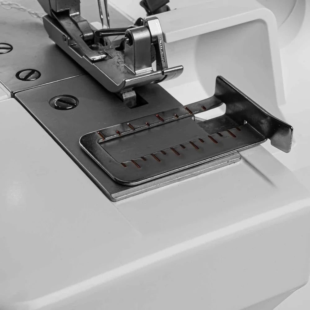 PFAFF admire™ 1000 Overlock Machine