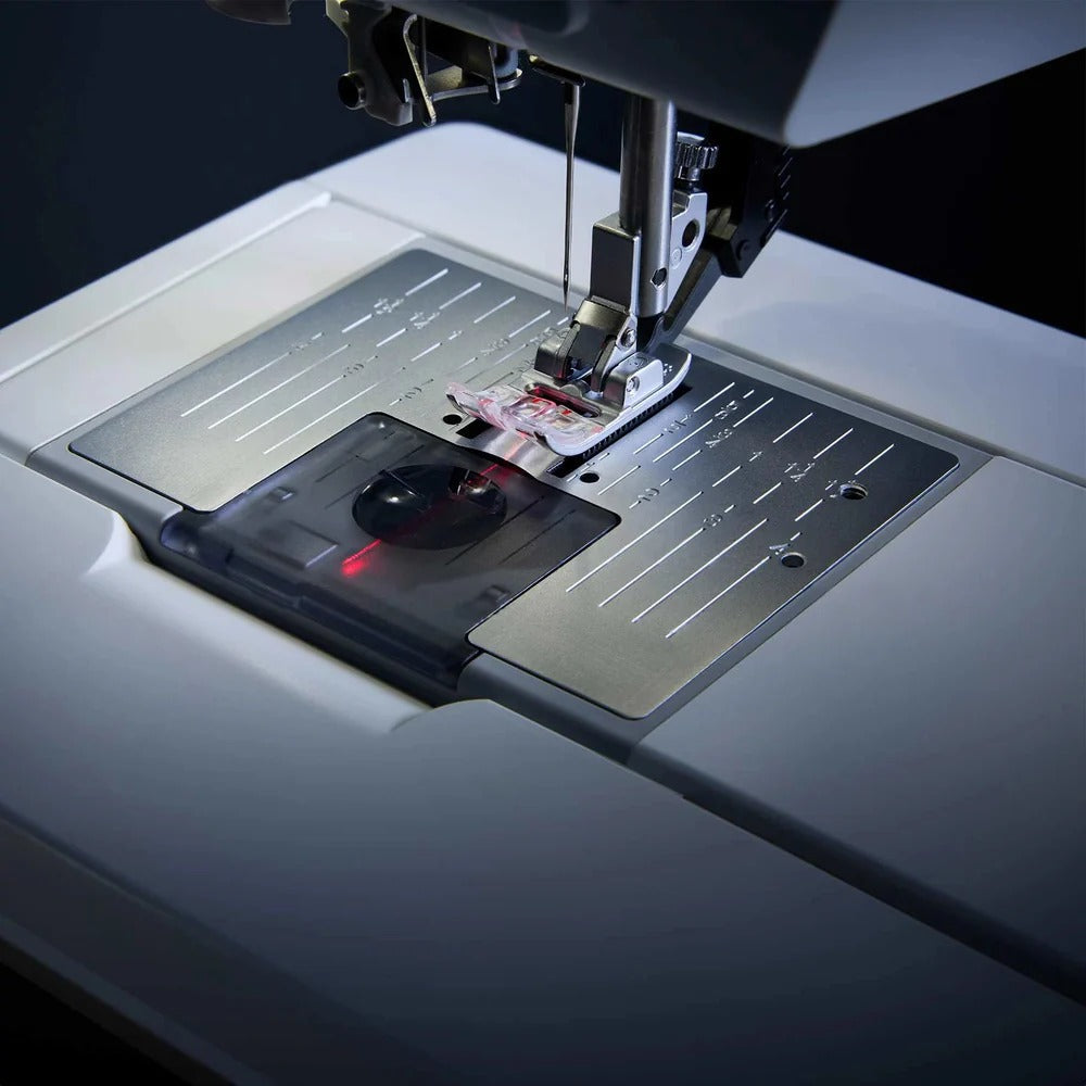 PFAFF expression™ 715 Sewing Machine
