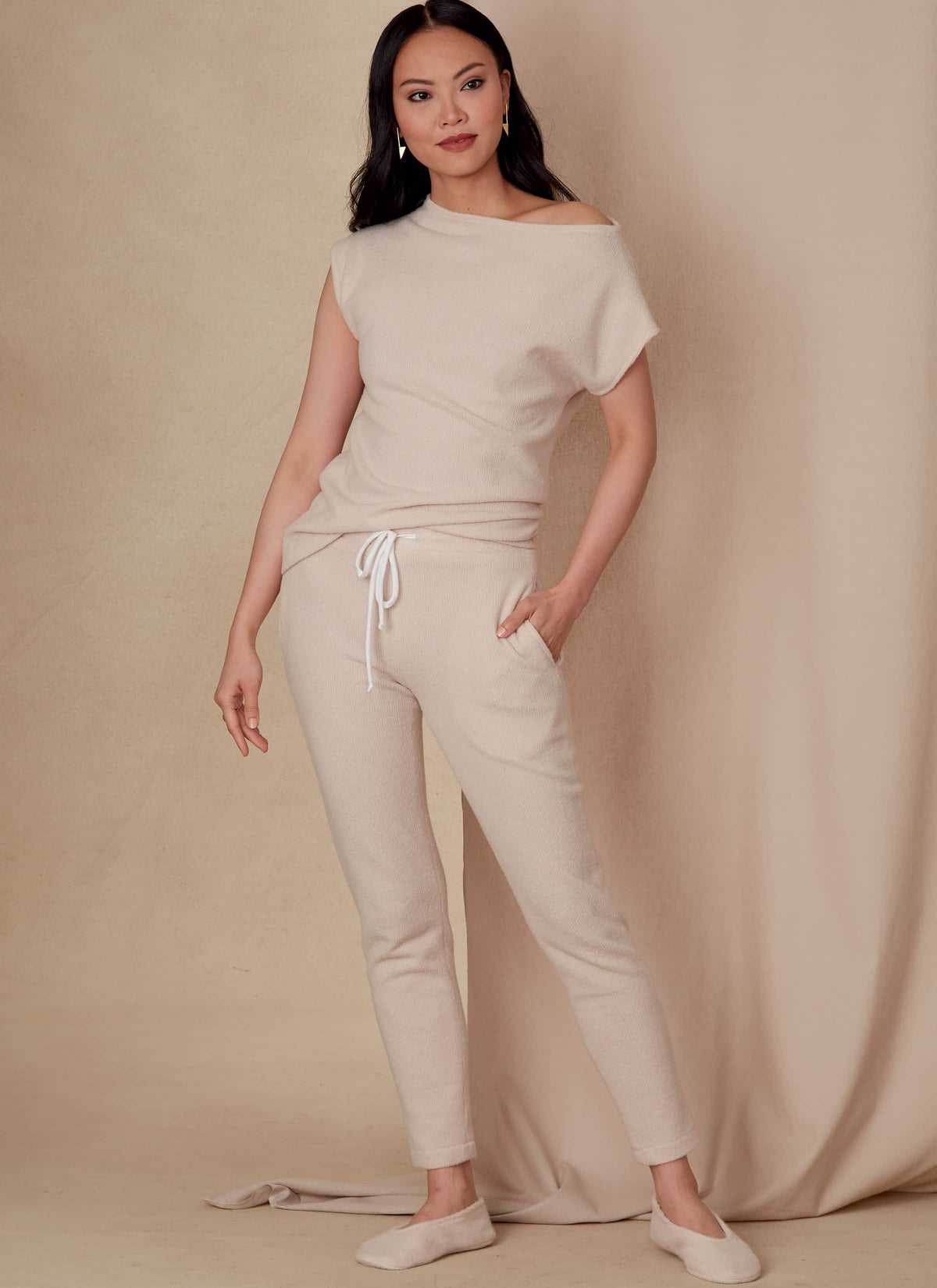 Vogue Misses Sportswear Tops & Pants Slippers Sewing Pattern V1835A (XS-XXL)