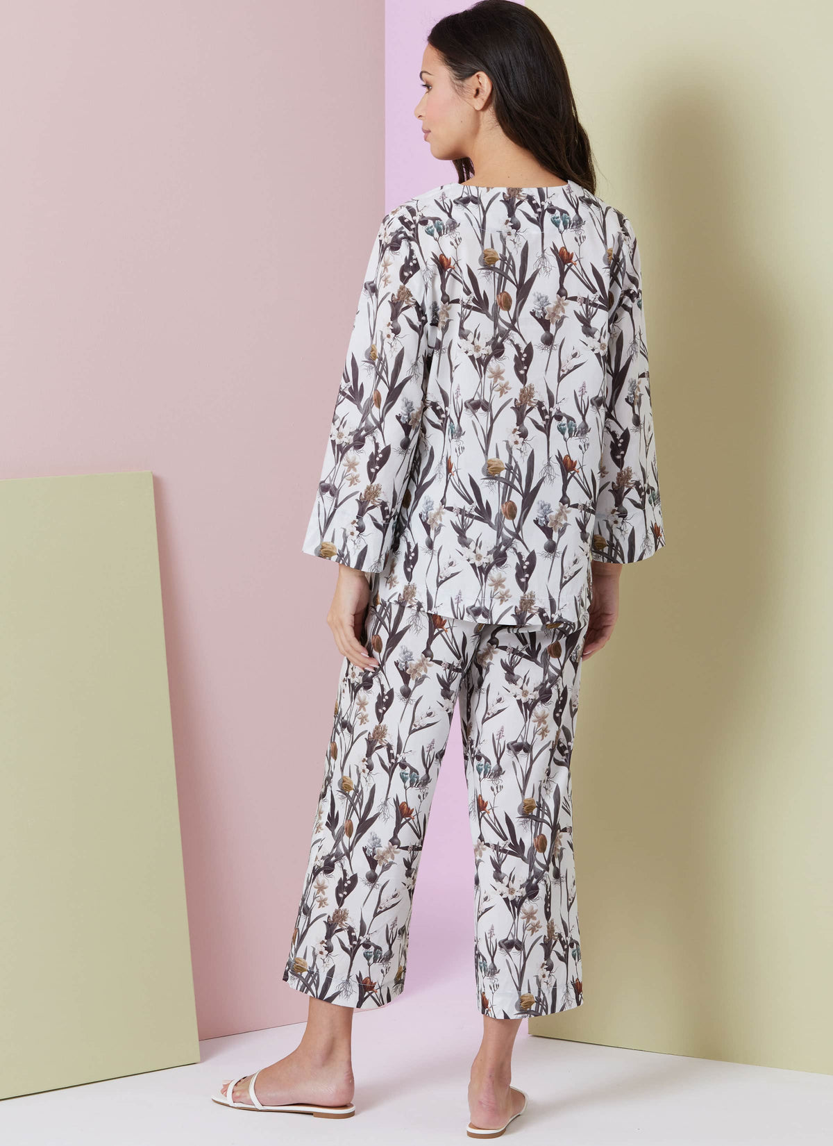 Vogue Misses Lounge Sets By Marcy Tilton Sewing Pattern V2019A (XS-S-M-L-XL-XXL)