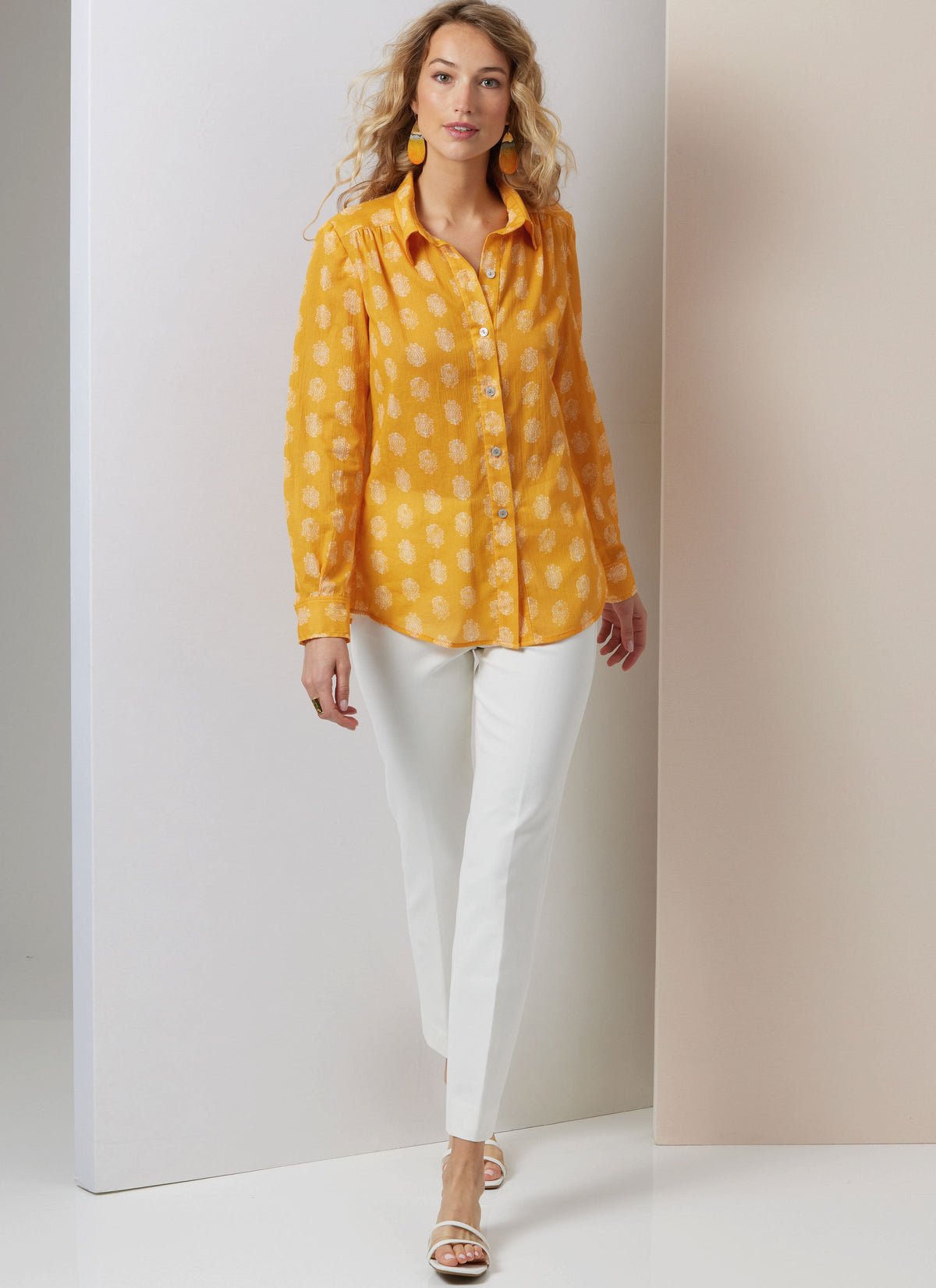 Vogue Misses' Blouses Sewing Pattern for Stylish Creations V2031