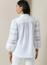Vogue Misses' Blouses Sewing Pattern for Stylish Creations V2031